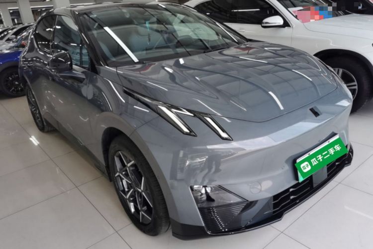 Used Lynk & Co Z20 2025 530 km Range Rear-Wheel Drive Max Front Right 45 Deg