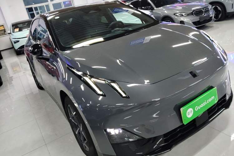 Used Lynk & Co Z20 2025 530 km Range Rear-Wheel Drive Max Front Right 45 Deg