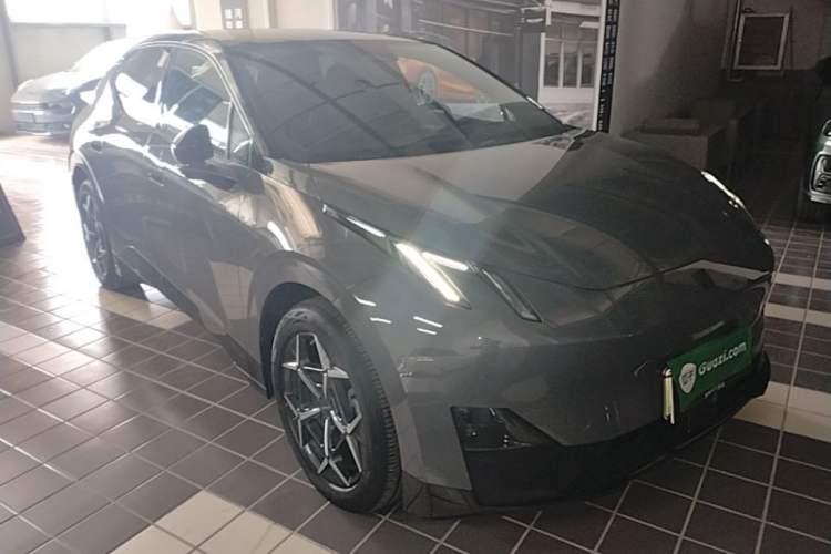 Used Lynk & Co Z20 2025 530 km Range Rear-Wheel Drive Max Front Right 45 Deg