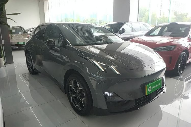 Used Lynk & Co Z20 2025 530 km Range Rear-Wheel Drive Max Front Right 45 Deg
