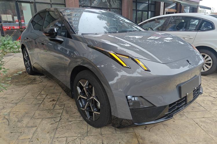 Used Lynk & Co Z20 2025 530 km Range Rear-Wheel Drive Max Front Right 45 Deg