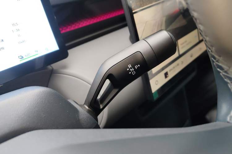Used Lynk & Co Z20 2025 530 km Range Rear-Wheel Drive Max Gear Lever
