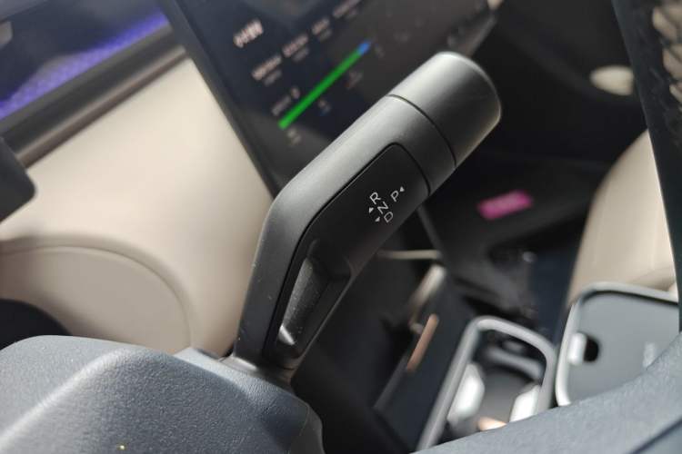 Used Lynk & Co Z20 2025 530 km Range Rear-Wheel Drive Max Gear Lever