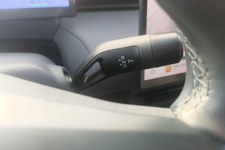 Used Lynk & Co Z20 2025 530 km Range Rear-Wheel Drive Pro Gear Lever