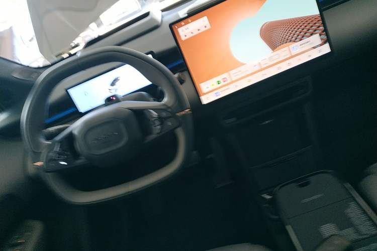 Used Lynk & Co Z20 2025 530 km Range Rear-Wheel Drive Max Gear Lever