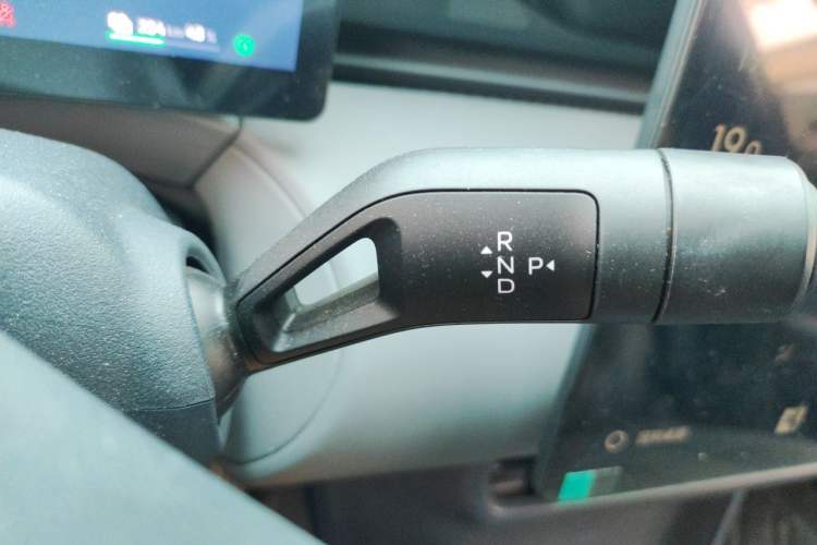 Used Lynk & Co Z20 2025 530 km Range Rear-Wheel Drive Pro Gear Lever