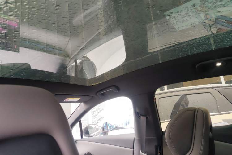Used Lynk & Co Z20 2025 530 km Range Rear-Wheel Drive Max Headliner