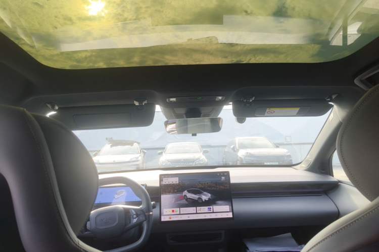 Used Lynk & Co Z20 2025 530 km Range Rear-Wheel Drive Pro Headliner