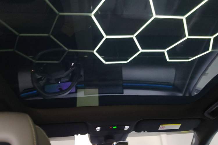 Used Lynk & Co Z20 2025 530 km Range Rear-Wheel Drive Max Headliner