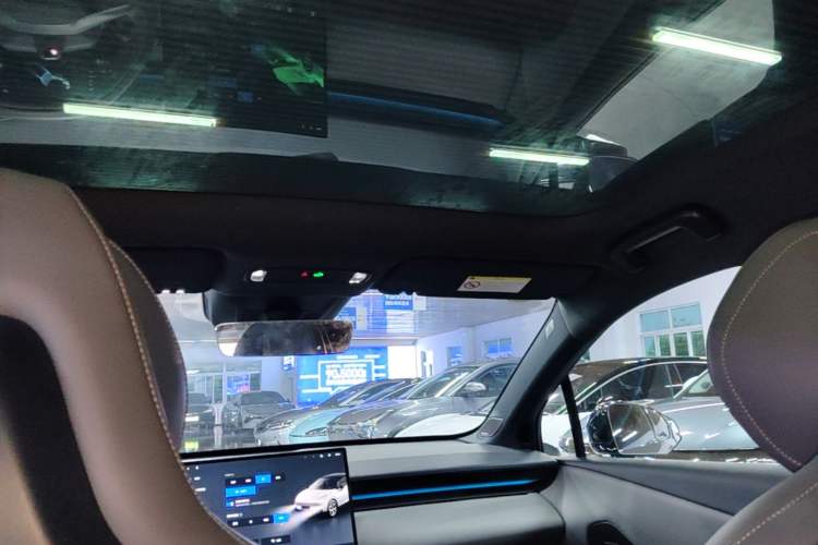 Used Lynk & Co Z20 2025 530 km Range Rear-Wheel Drive Max Headliner