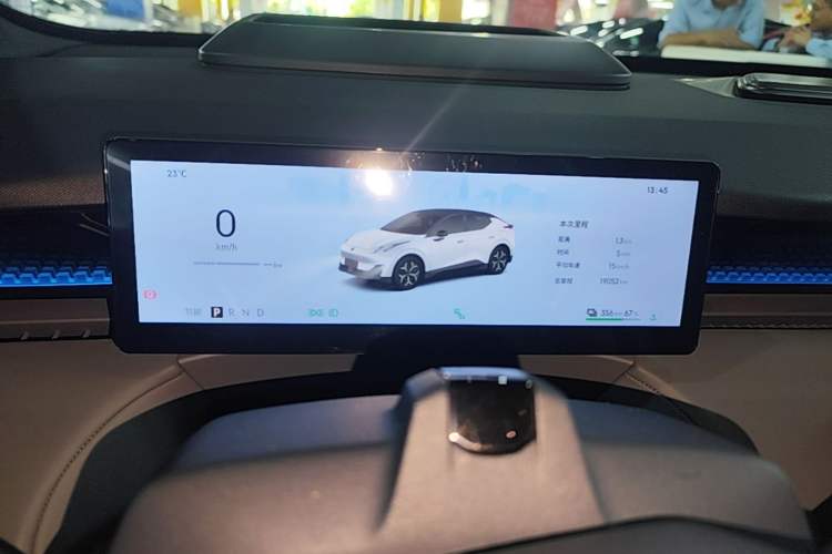 Used Lynk & Co Z20 2025 530 km Range Rear-Wheel Drive Max Instrument Cluster