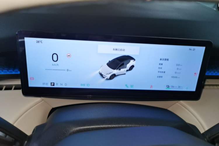 Used Lynk & Co Z20 2025 530 km Range Rear-Wheel Drive Pro Instrument Cluster