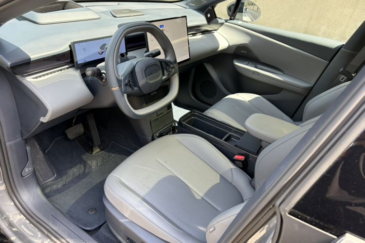Used Lynk & Co Z20 2025 530 km Range Rear-Wheel Drive Max Interior 1