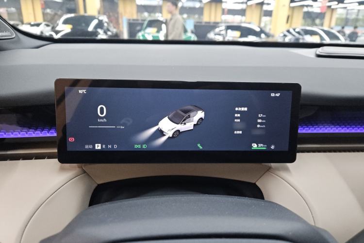 Used Lynk & Co Z20 2025 530 km Range Rear-Wheel Drive Pro Interior 1