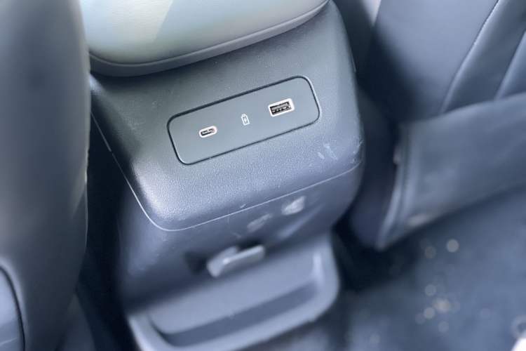 Used Lynk & Co Z20 2025 530 km Range Rear-Wheel Drive Max Interior 10