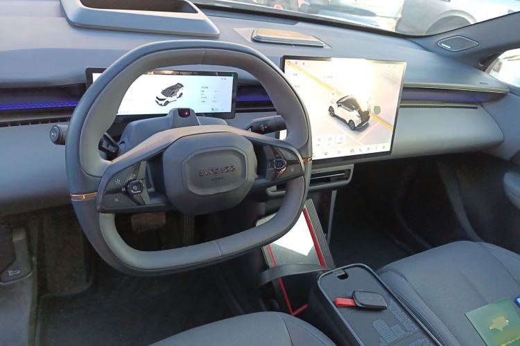 Used Lynk & Co Z20 2025 530 km Range Rear-Wheel Drive Max Interior 2