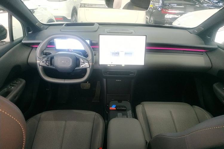 Used Lynk & Co Z20 2025 530 km Range Rear-Wheel Drive Max Interior 2