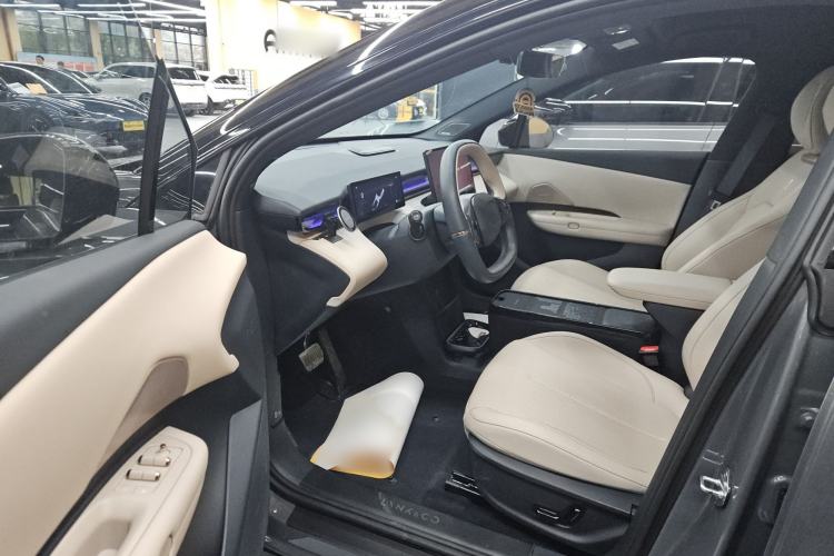 Used Lynk & Co Z20 2025 530 km Range Rear-Wheel Drive Pro Interior 2