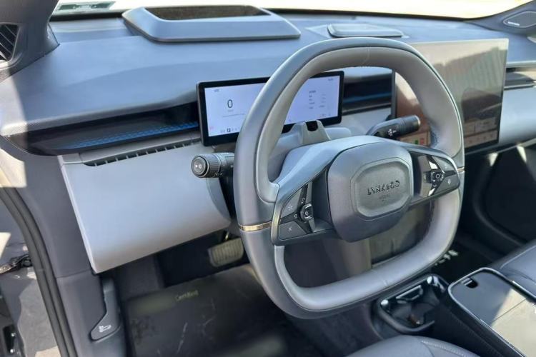 Used Lynk & Co Z20 2025 530 km Range Rear-Wheel Drive Max Interior 2
