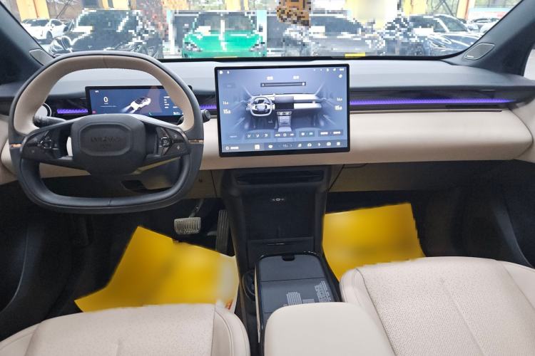Used Lynk & Co Z20 2025 530 km Range Rear-Wheel Drive Pro Interior 4