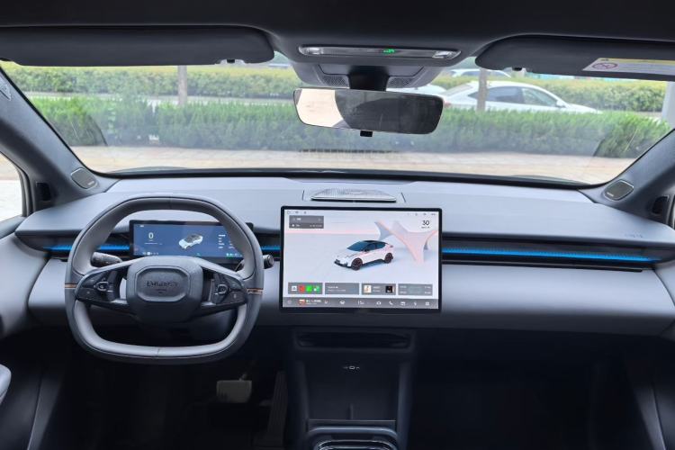 Used Lynk & Co Z20 2025 530 km Range Rear-Wheel Drive Pro Interior 4