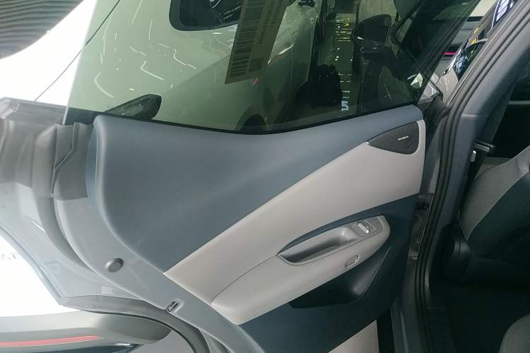 Used Lynk & Co Z20 2025 530 km Range Rear-Wheel Drive Max Interior 8