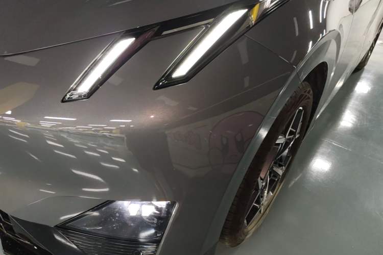 Used Lynk & Co Z20 2025 530 km Range Rear-Wheel Drive Max Left Front Headlight