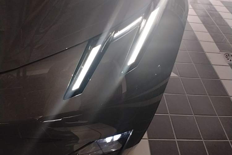 Used Lynk & Co Z20 2025 530 km Range Rear-Wheel Drive Max Left Front Headlight