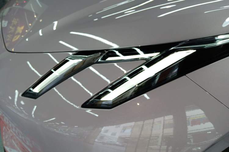 Used Lynk & Co Z20 2025 530 km Range Rear-Wheel Drive Max Left Front Headlight