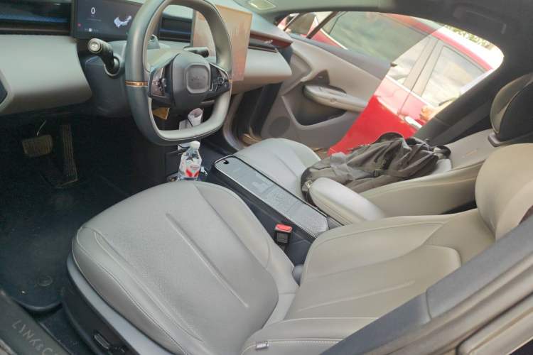 Used Lynk & Co Z20 2025 530 km Range Rear-Wheel Drive Max Left Front Seat