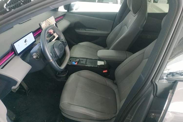 Used Lynk & Co Z20 2025 530 km Range Rear-Wheel Drive Max Left Front Seat