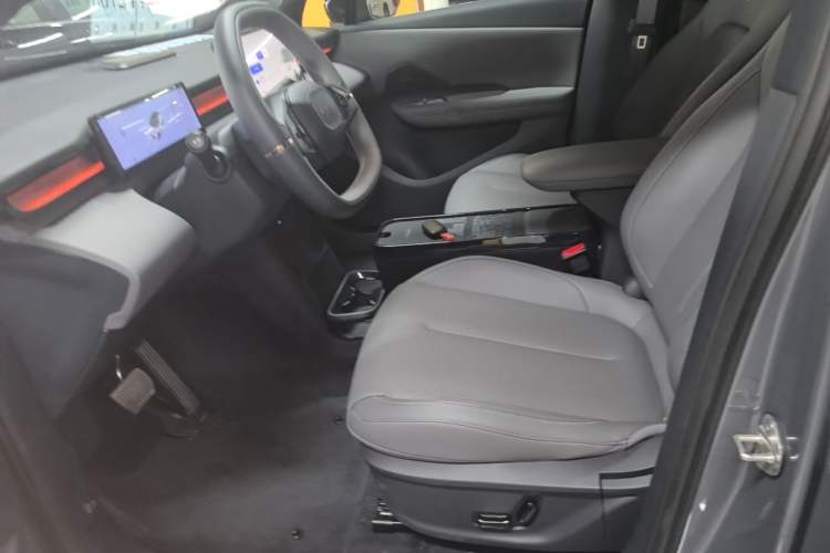 Used Lynk & Co Z20 2025 530 km Range Rear-Wheel Drive Pro Left Front Seat