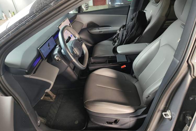 Used Lynk & Co Z20 2025 530 km Range Rear-Wheel Drive Max Left Front Seat