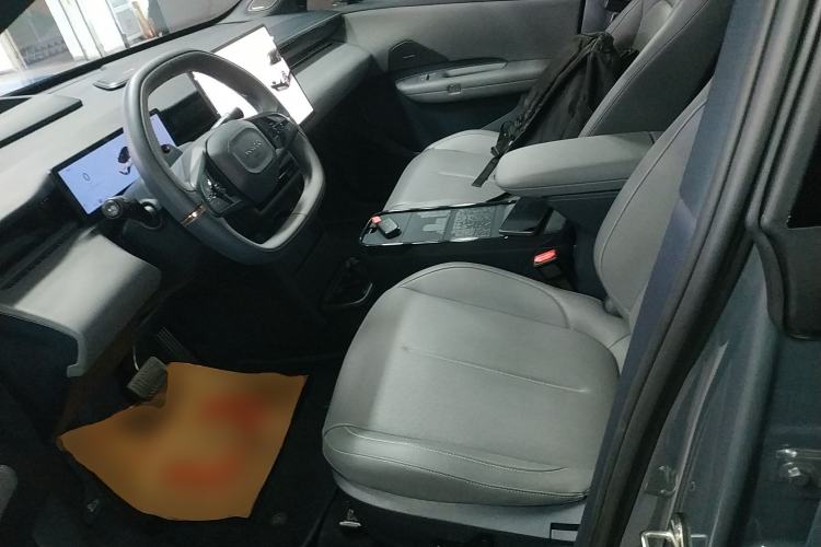 Used Lynk & Co Z20 2025 530 km Range Rear-Wheel Drive Max Left Front Seat