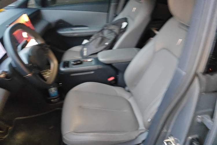Used Lynk & Co Z20 2025 530 km Range Rear-Wheel Drive Pro Left Front Seat