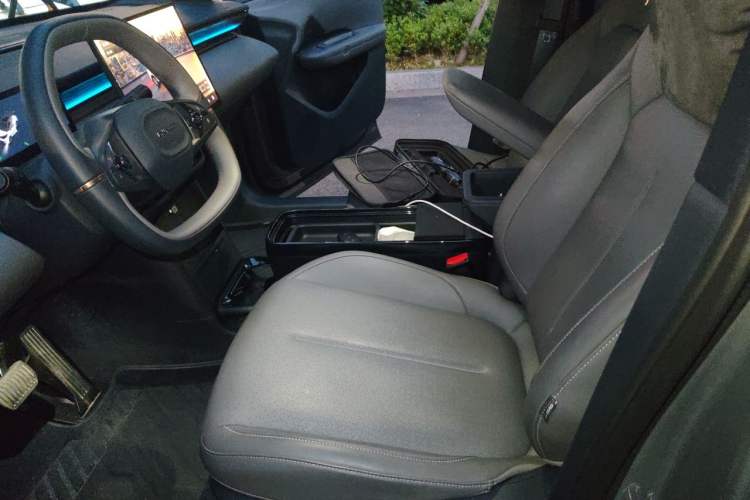 Used Lynk & Co Z20 2025 530 km Range Rear-Wheel Drive Pro Left Front Seat