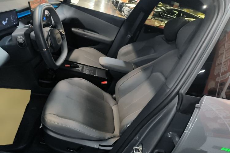 Used Lynk & Co Z20 2025 530 km Range Rear-Wheel Drive Max Left Front Seat