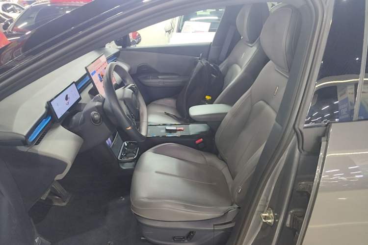 Used Lynk & Co Z20 2025 530 km Range Rear-Wheel Drive Max Left Front Seat