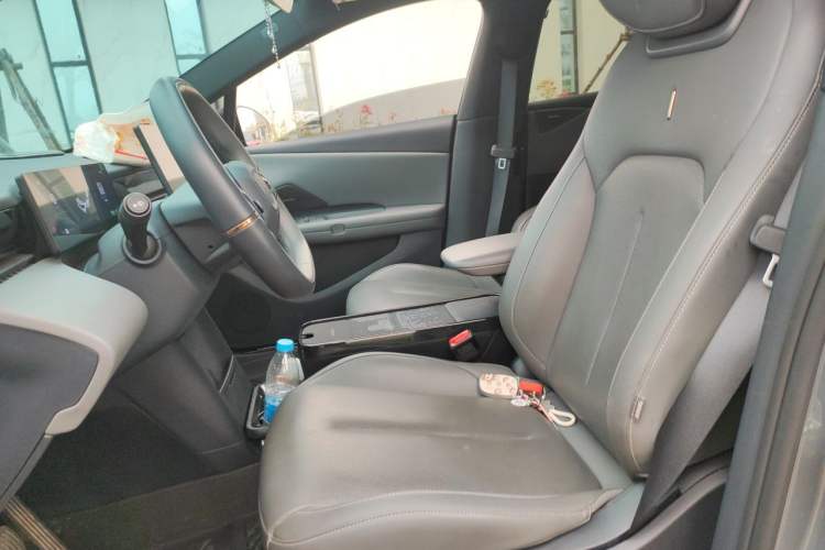 Used Lynk & Co Z20 2025 530 km Range Rear-Wheel Drive Pro Left Front Seat