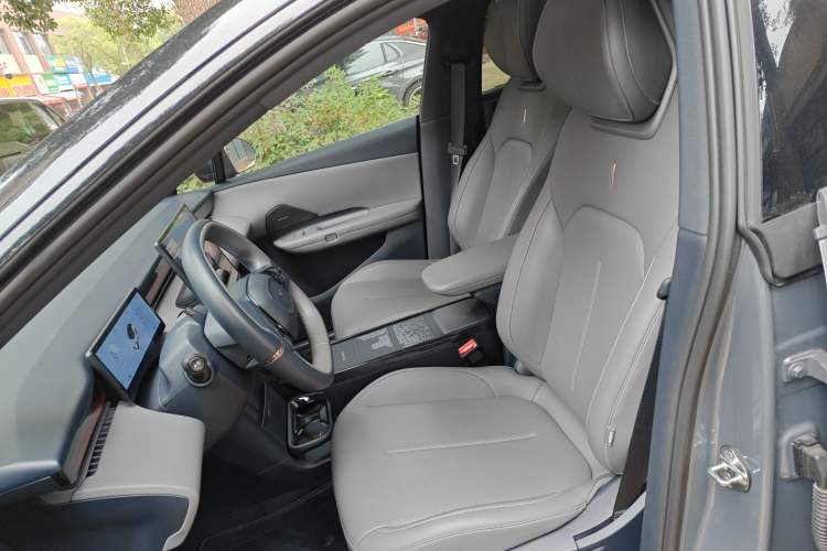 Used Lynk & Co Z20 2025 530 km Range Rear-Wheel Drive Max Left Front Seat