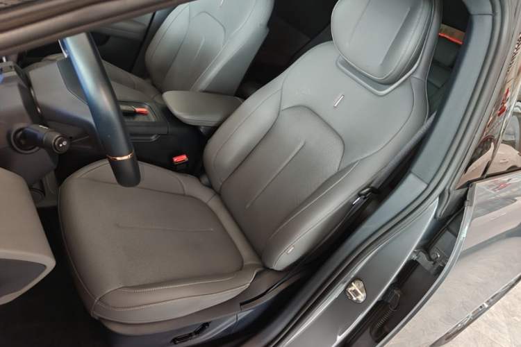 Used Lynk & Co Z20 2025 530 km Range Rear-Wheel Drive Max Left Front Seat