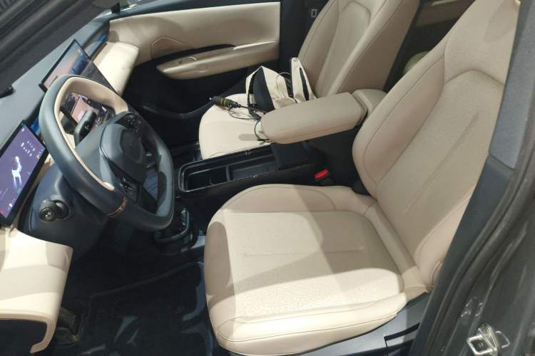Used Lynk & Co Z20 2025 530 km Range Rear-Wheel Drive Pro Left Front Seat