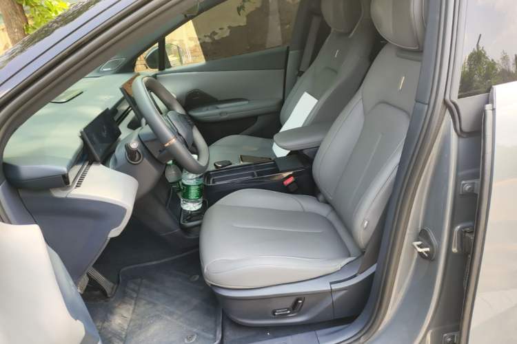 Used Lynk & Co Z20 2025 530 km Range Rear-Wheel Drive Pro Left Front Seat