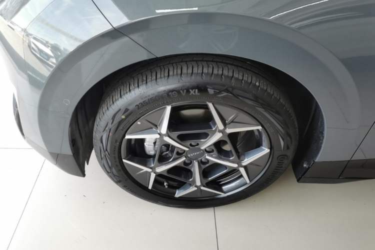 Used Lynk & Co Z20 2025 530 km Range Rear-Wheel Drive Max Left Front Wheel Hub