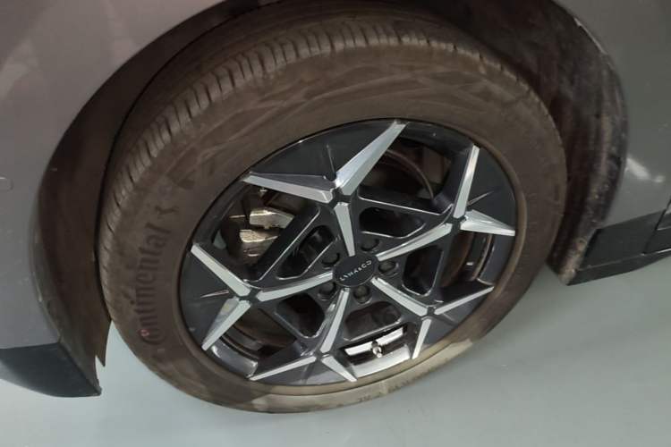 Used Lynk & Co Z20 2025 530 km Range Rear-Wheel Drive Max Left Front Wheel Hub