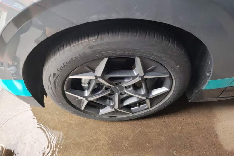 Used Lynk & Co Z20 2025 530 km Range Rear-Wheel Drive Max Left Front Wheel Hub