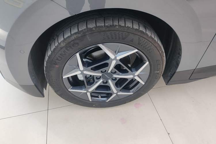 Used Lynk & Co Z20 2025 530 km Range Rear-Wheel Drive Pro Left Front Wheel Hub