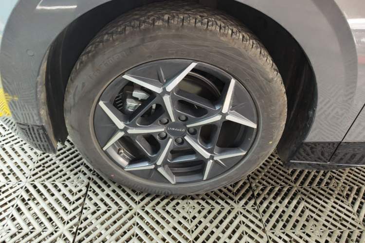 Used Lynk & Co Z20 2025 530 km Range Rear-Wheel Drive Max Left Front Wheel Hub
