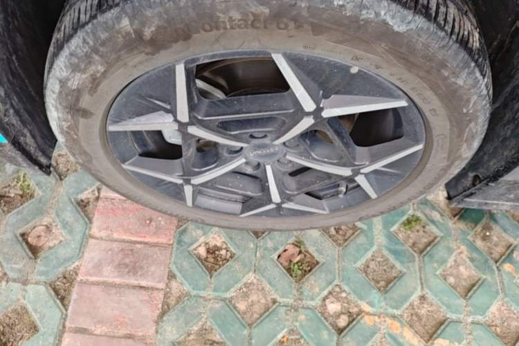 Used Lynk & Co Z20 2025 530 km Range Rear-Wheel Drive Max Left Front Wheel Hub
