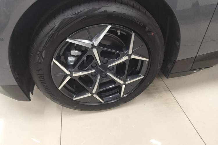 Used Lynk & Co Z20 2025 530 km Range Rear-Wheel Drive Max Left Front Wheel Hub